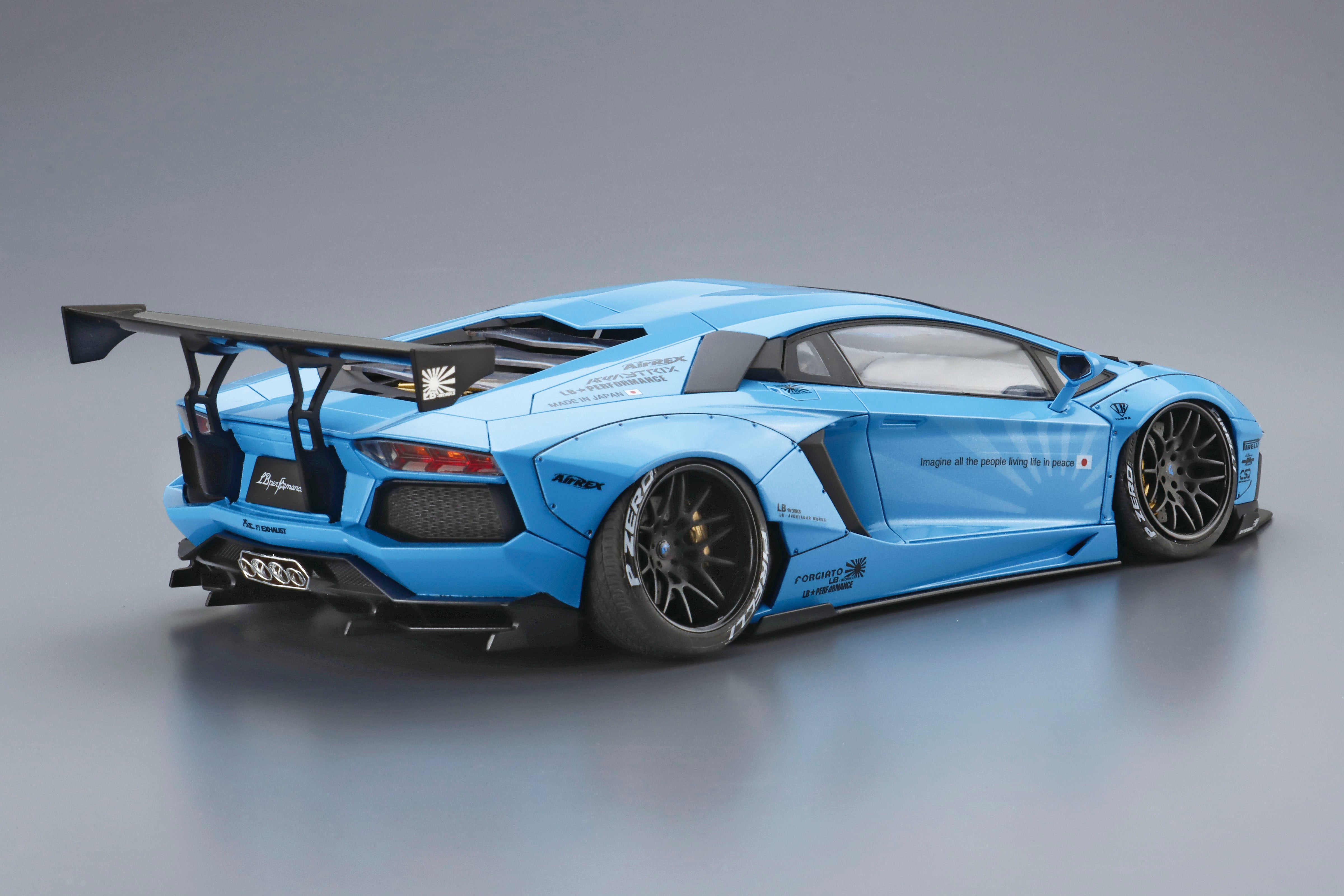 Aoshima Model Kits: Lamborghini - Lb Works Aventador Escala 1/24