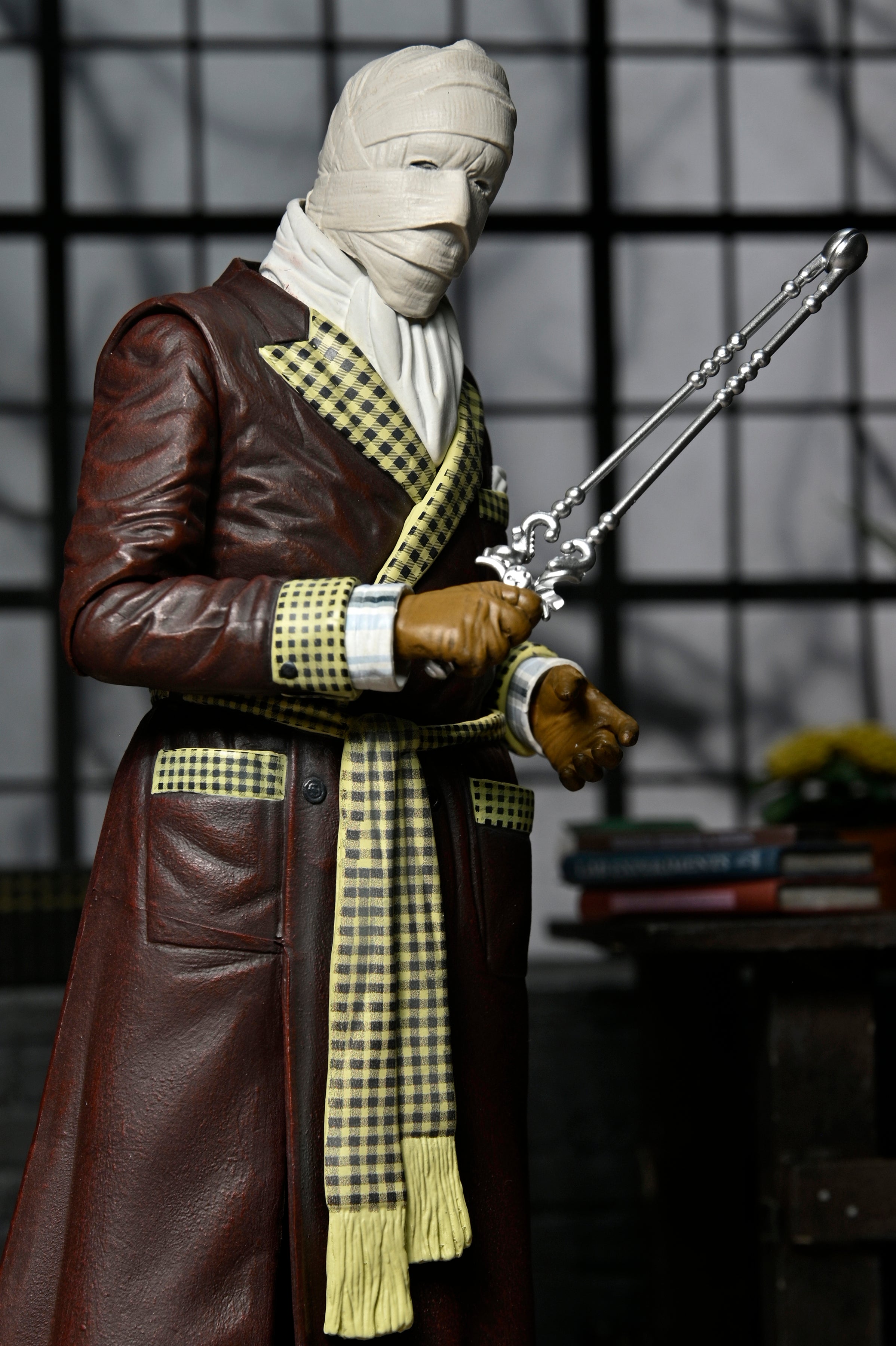 NECA Figura de Accion Ultimate: Universal Monsters -  El Hombre Invisible Kemp House 7 Pulgadas