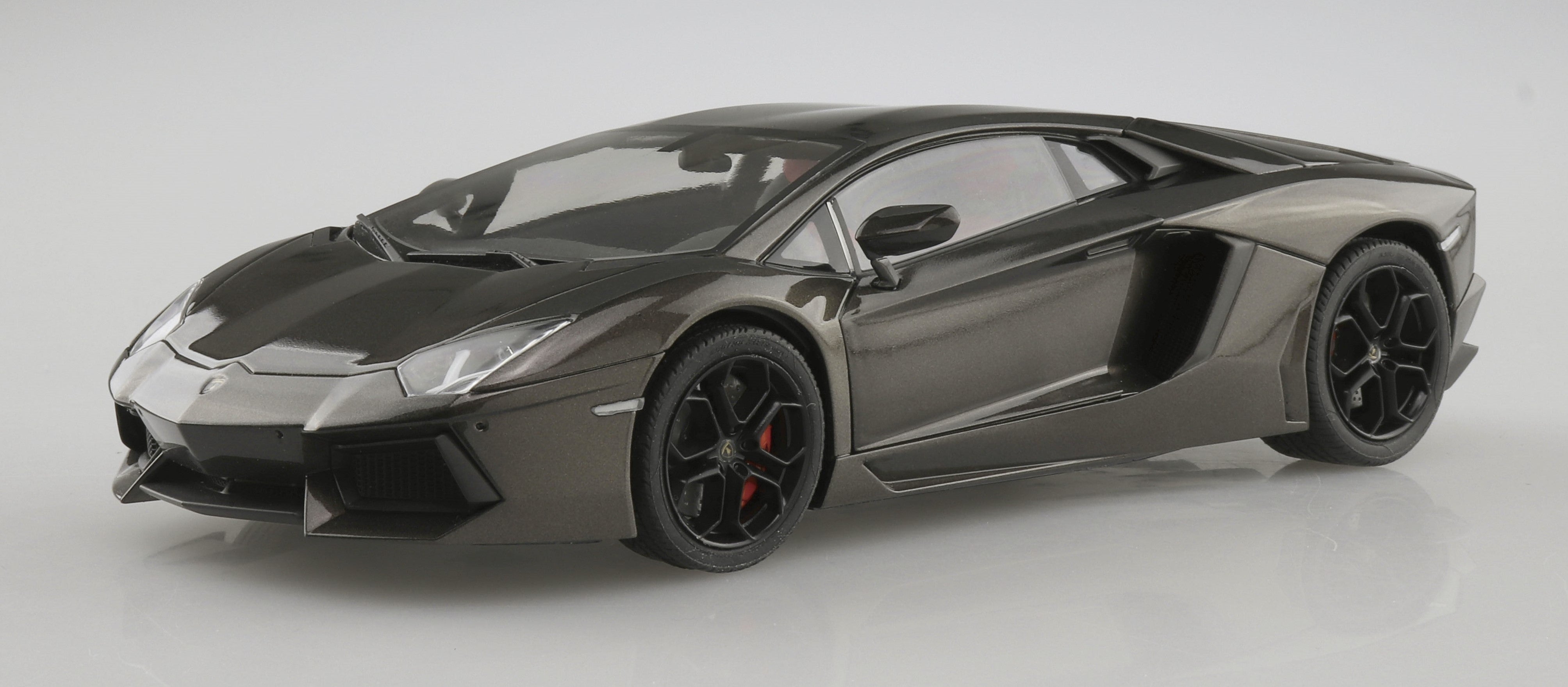 Aoshima Model Kits: Lamborghini - Aventador Lp700 4 Escala 1/24