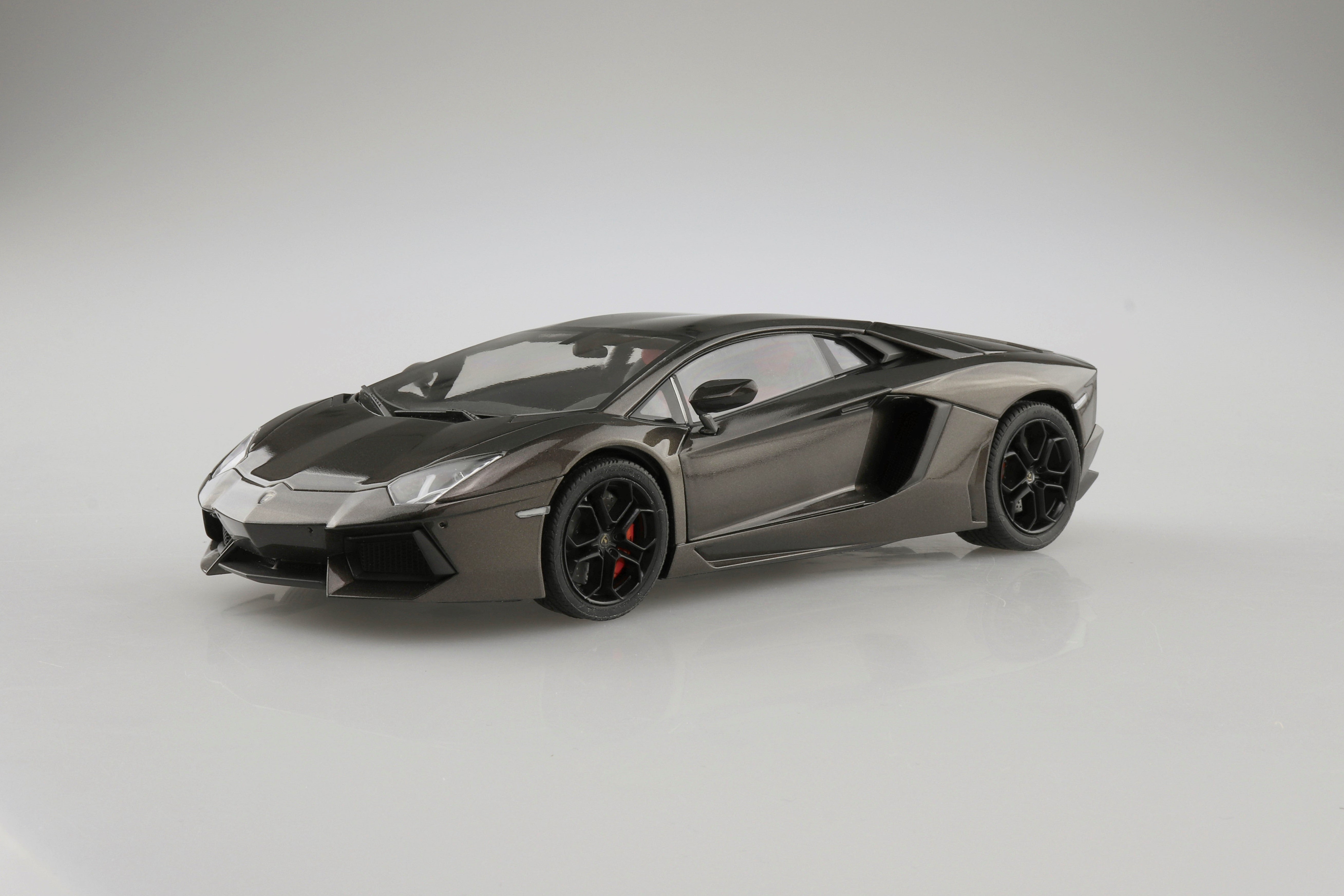 Aoshima Model Kits: Lamborghini - Aventador Lp700 4 Escala 1/24