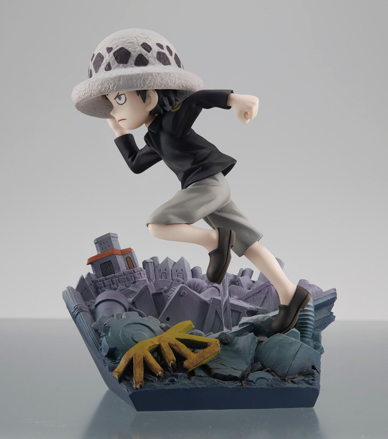 Megahouse Figures Gem Series: One Piece - Trafalgar Law Run Run Run