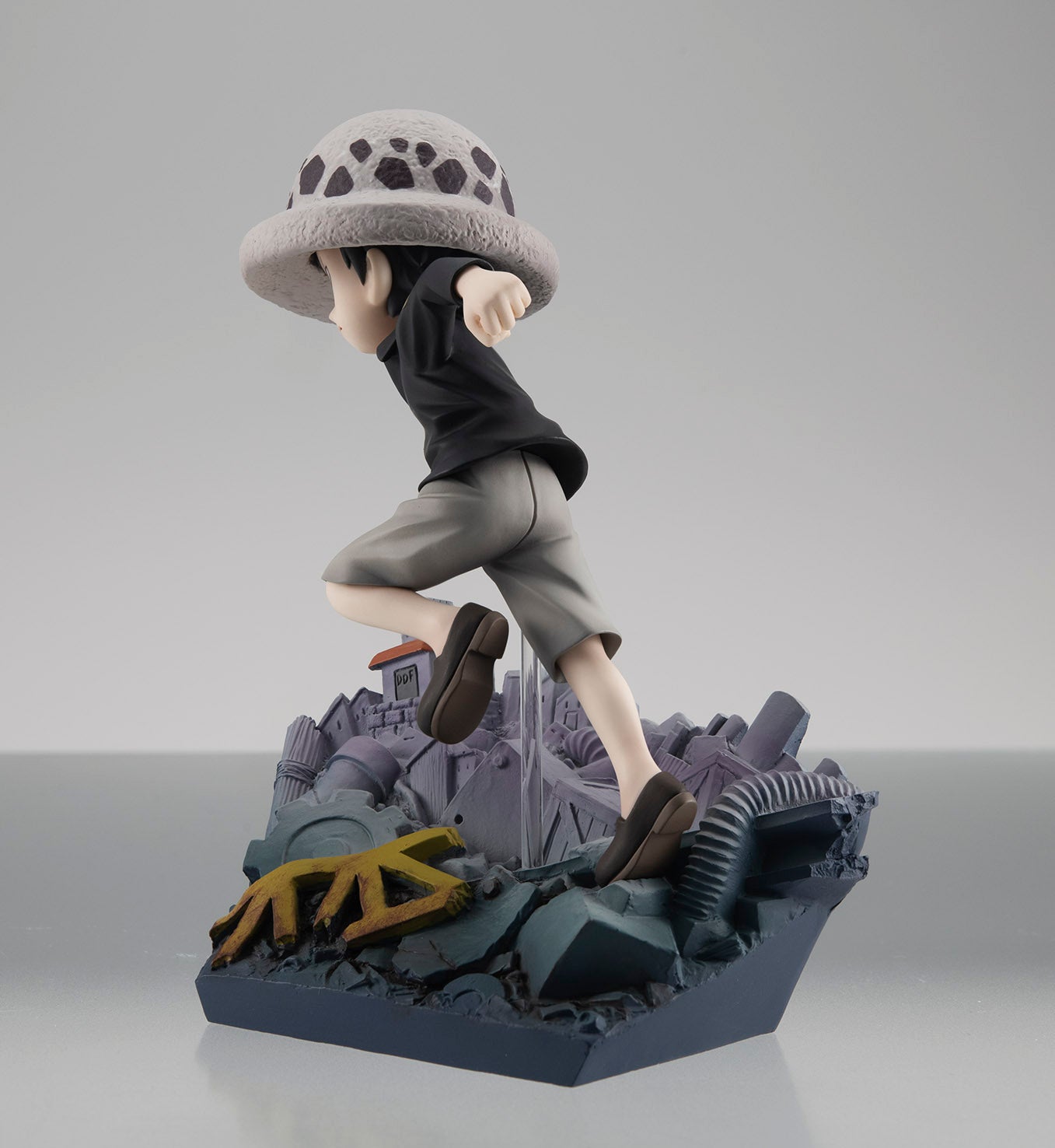 Megahouse Figures Gem Series: One Piece - Trafalgar Law Run Run Run