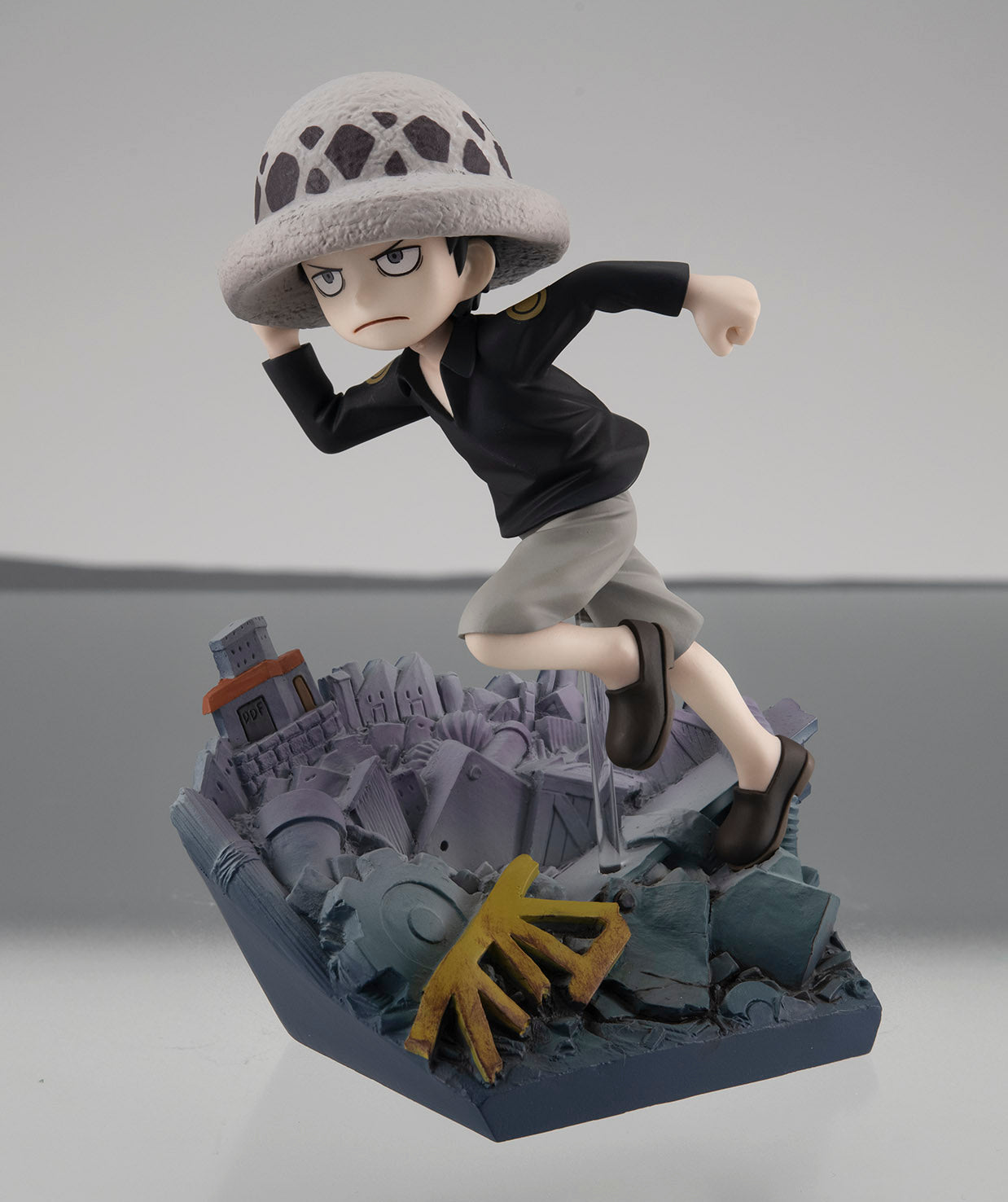 Megahouse Figures Gem Series: One Piece - Trafalgar Law Run Run Run