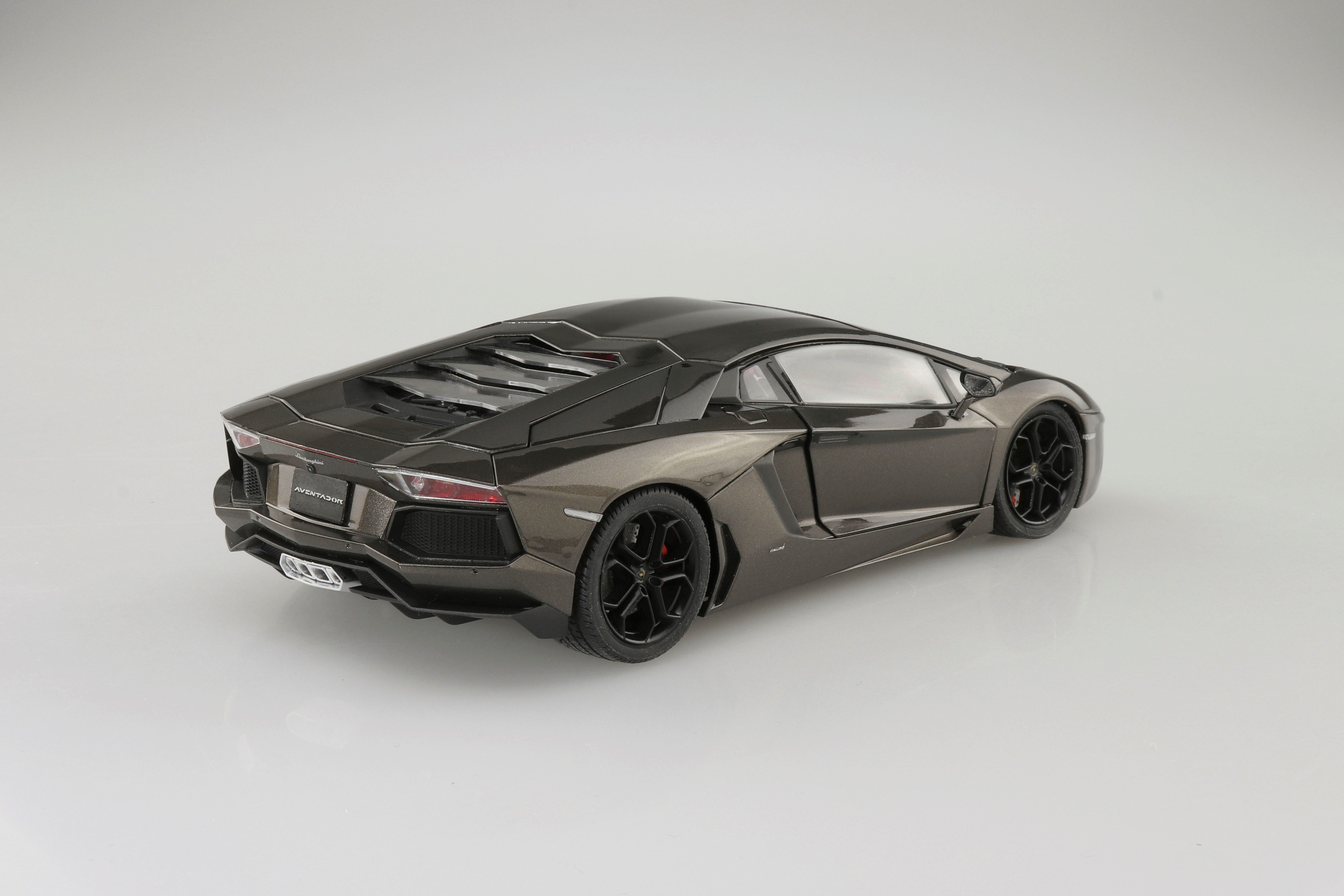 Aoshima Model Kits: Lamborghini - Aventador Lp700 4 Escala 1/24