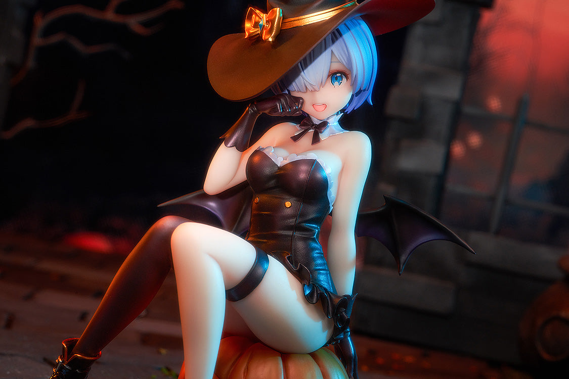 Kadokawa Scale Figure: Re Zero Starting Life In Another World - Rem Phantom Night Wizard Escala 1/7