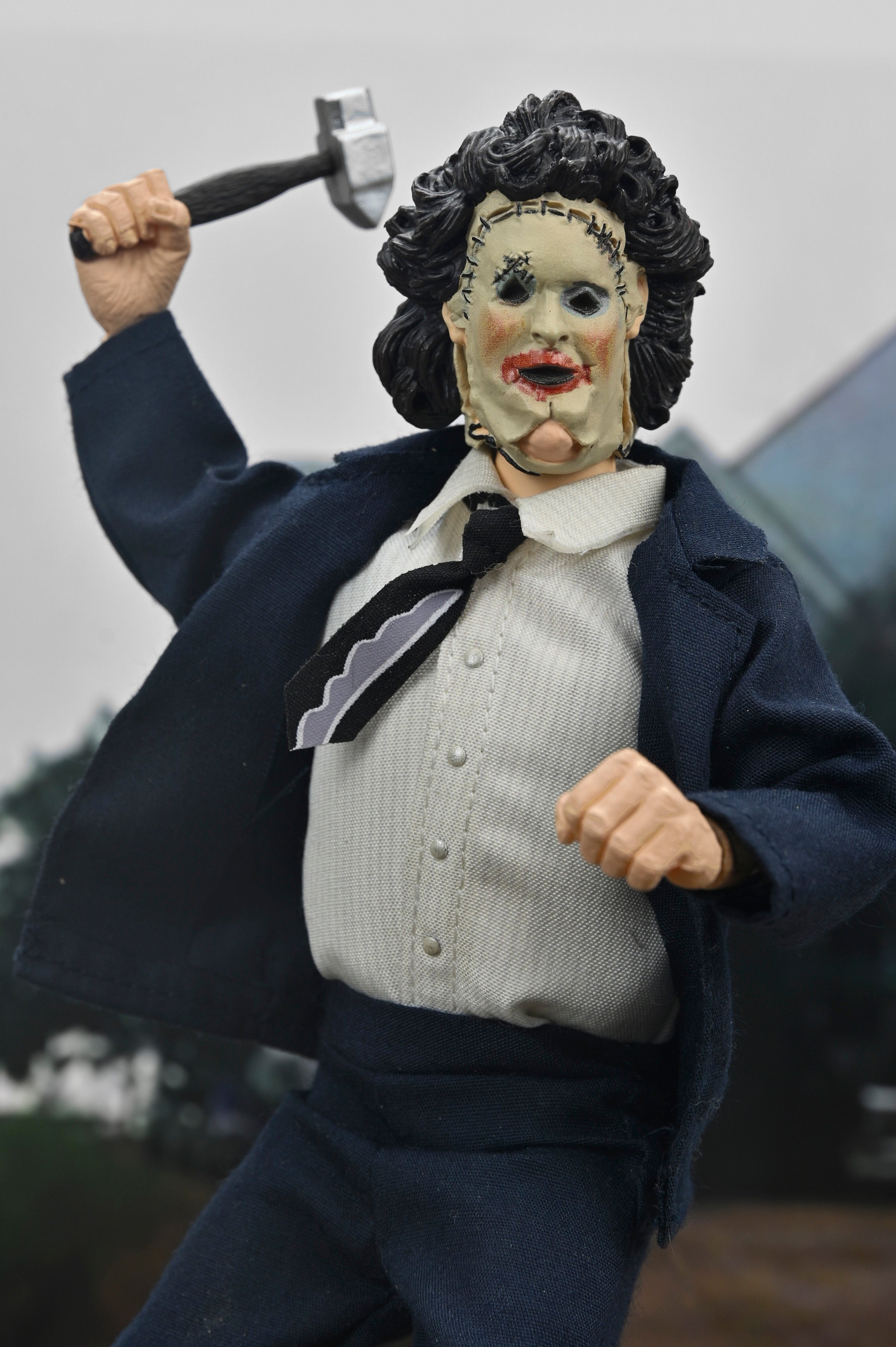 NECA Figura de Accion Vestida: La masacre de Texas 50 Aniversario - Leatherface con Mascara de Mujer 8 Pulgadas