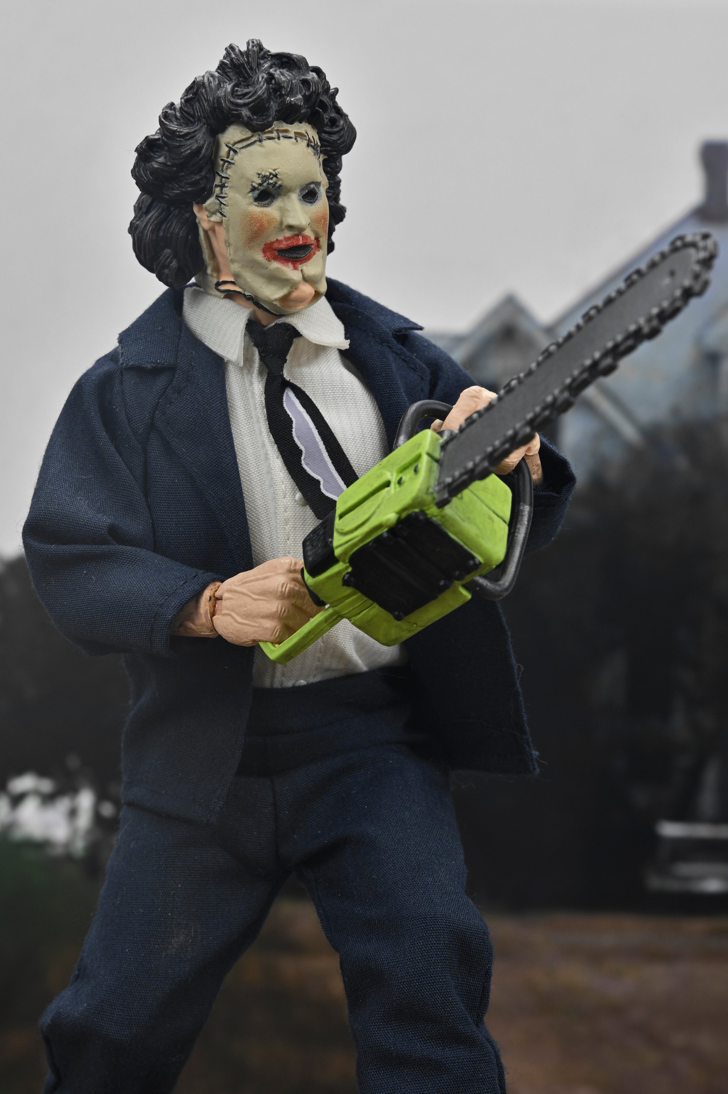 NECA Figura de Accion Vestida: La masacre de Texas 50 Aniversario - Leatherface con Mascara de Mujer 8 Pulgadas