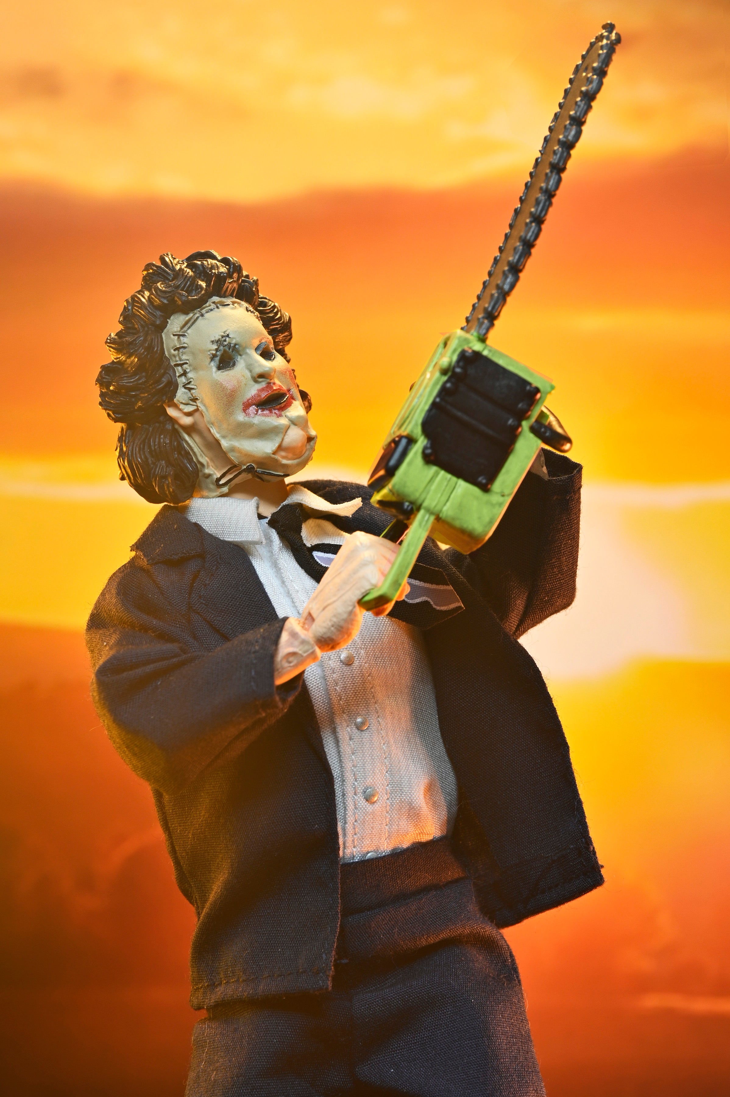 NECA Figura de Accion Vestida: La masacre de Texas 50 Aniversario - Leatherface con Mascara de Mujer 8 Pulgadas