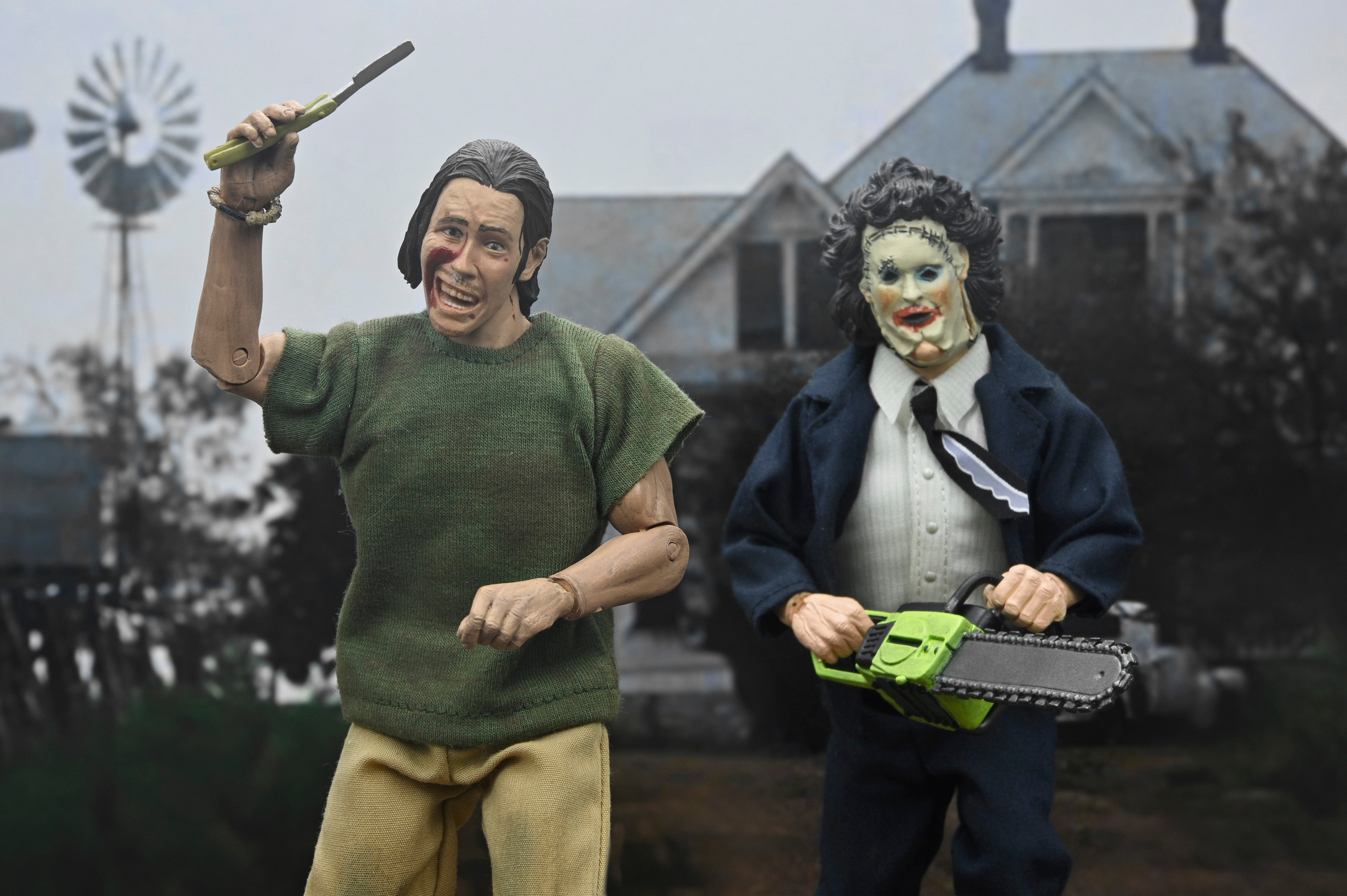 NECA Figura de Accion Vestida: La masacre de Texas 50 Aniversario - The Hitchhiker 8 Pulgadas