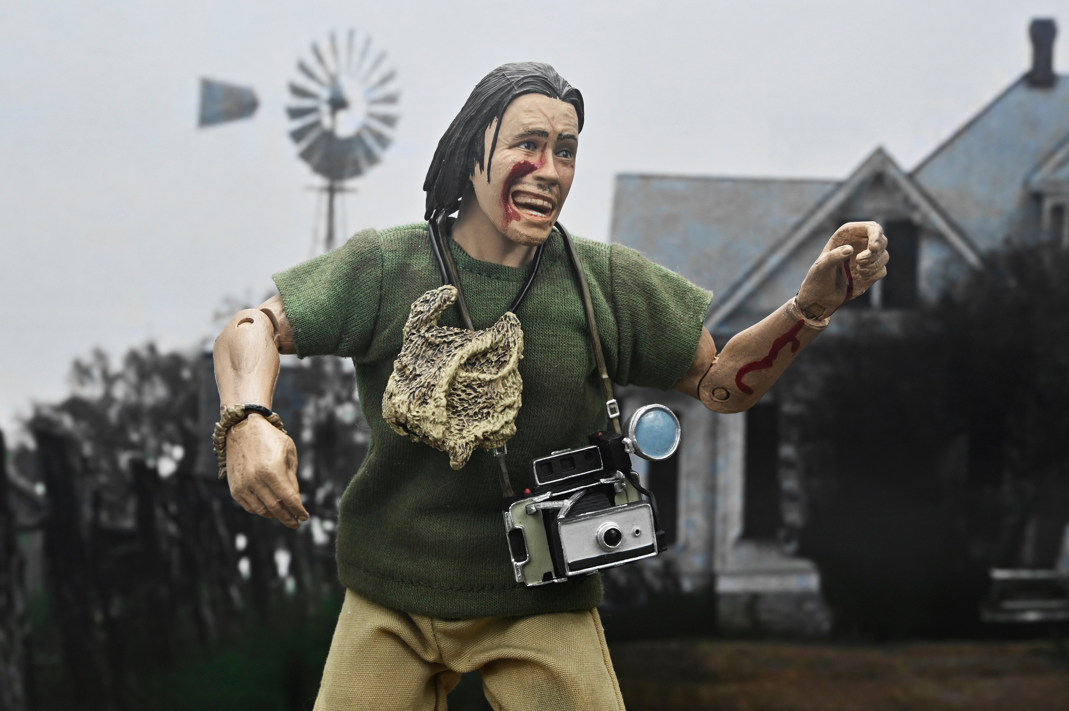 NECA Figura de Accion Vestida: La masacre de Texas 50 Aniversario - The Hitchhiker 8 Pulgadas