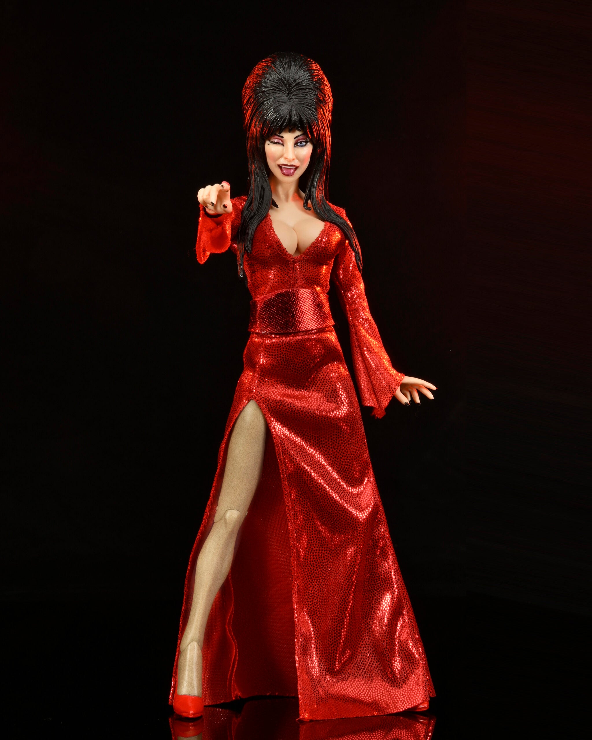 NECA Figura de Accion Vestida: Elvira La Dama De La Oscuridad - Elvira Vestido Rojo 8 Pulgadas