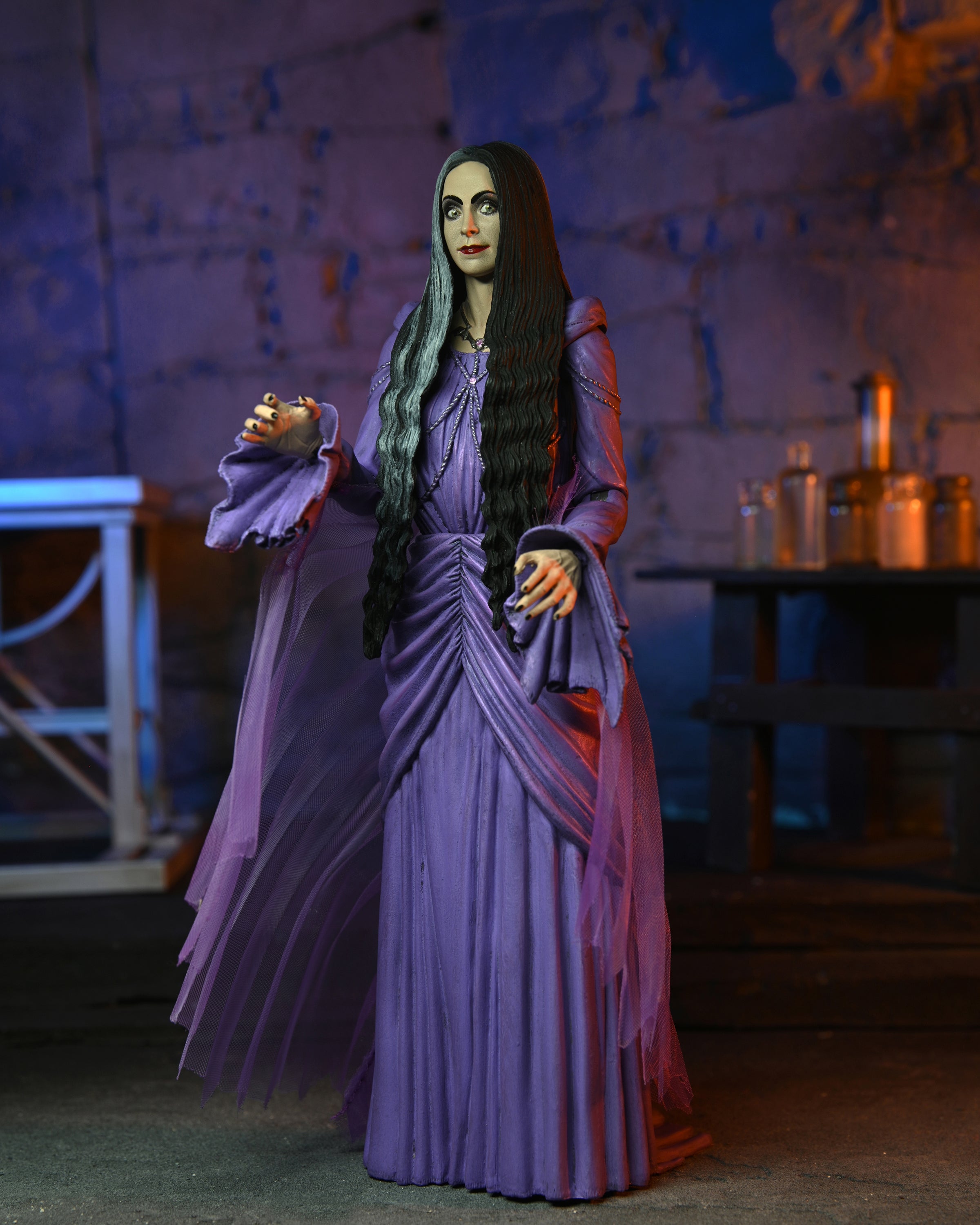 NECA Figura de Accion Ultimate: Rob Zombies The Munsters - Lily Munster 7 Pulgadas