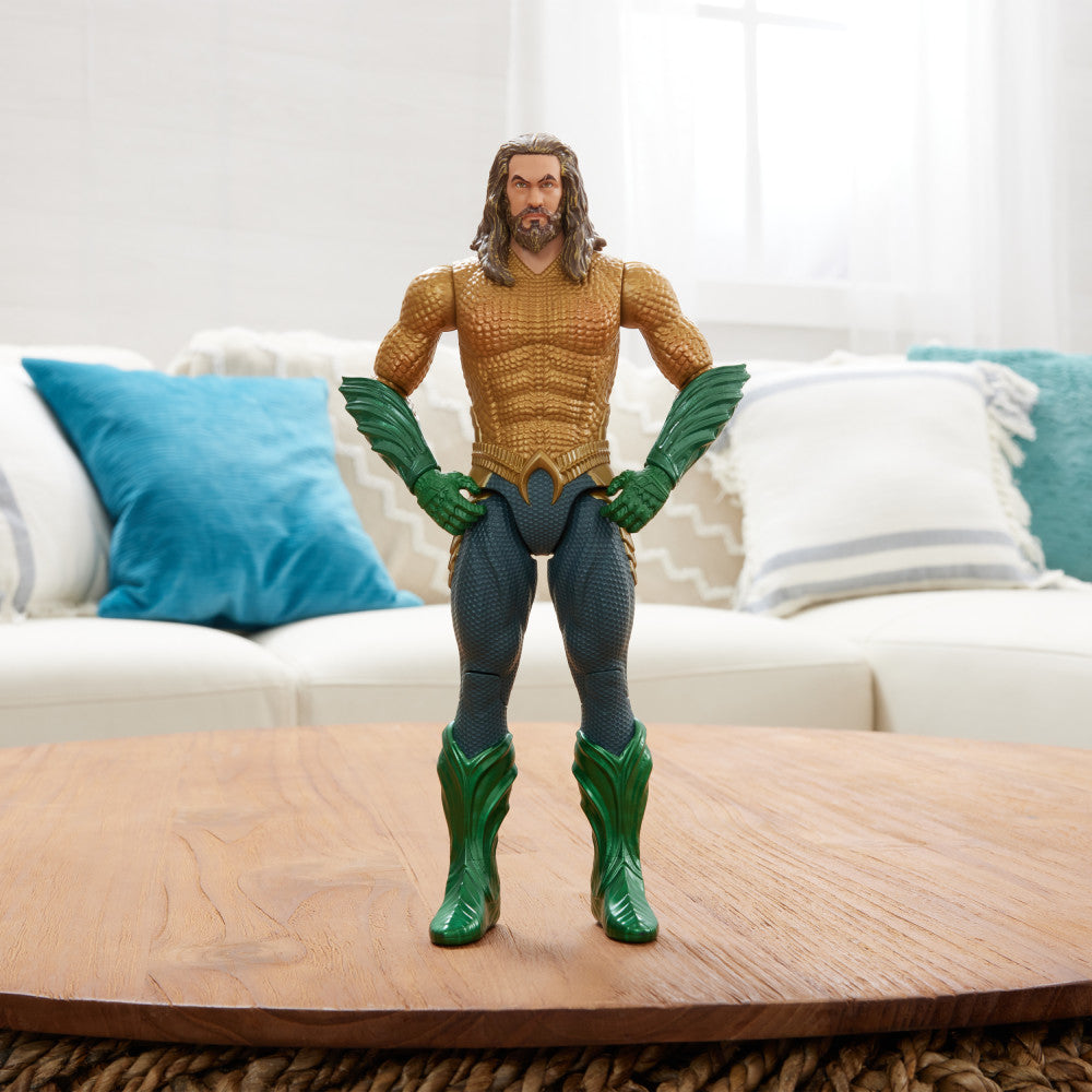 Aquaman: Aquaman Traje Dorado Figura De Accion 12 Pulgadas