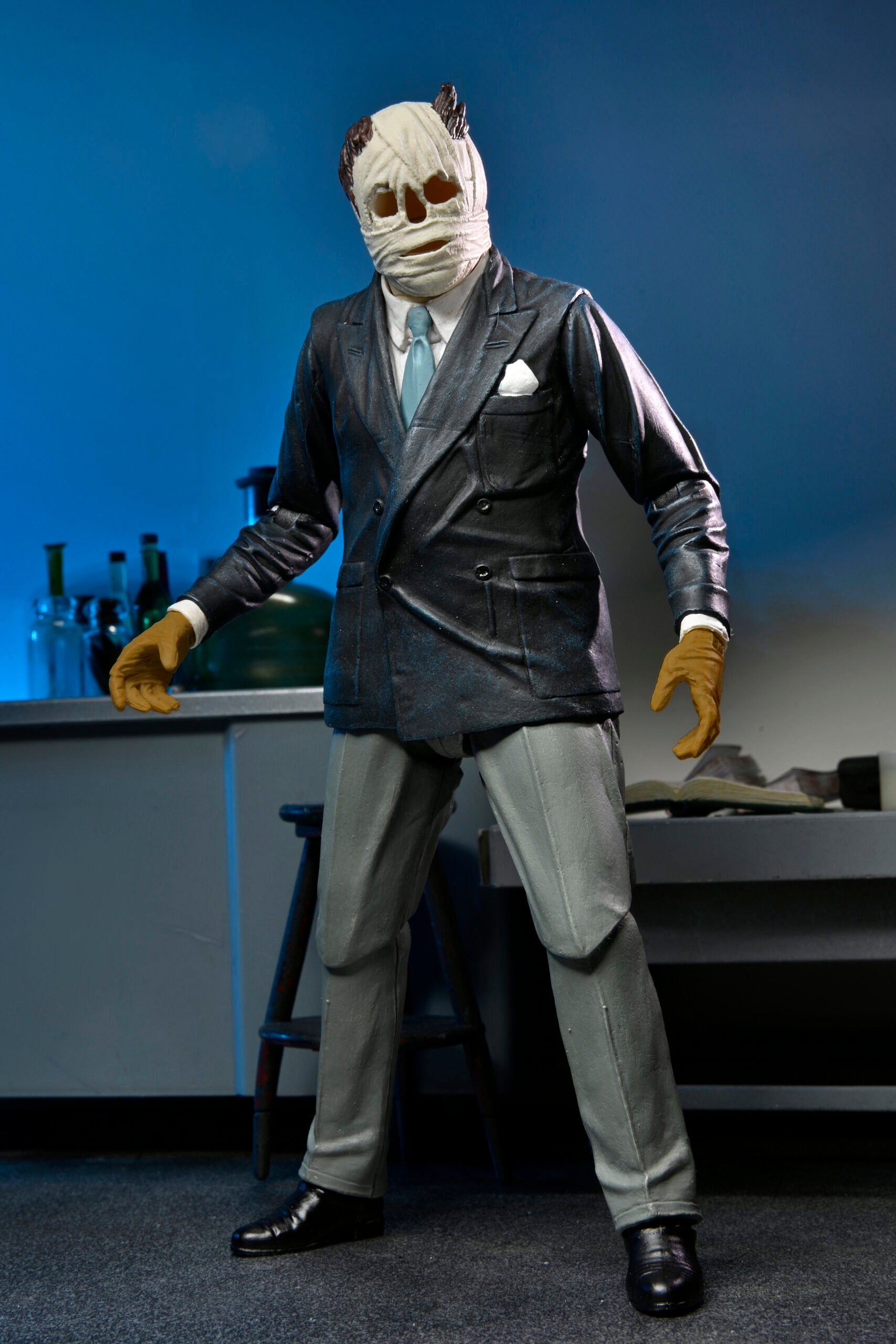 NECA Figura de Accion Ultimate: Universal Monsters - Hombre Invisible 7 Pulgadas