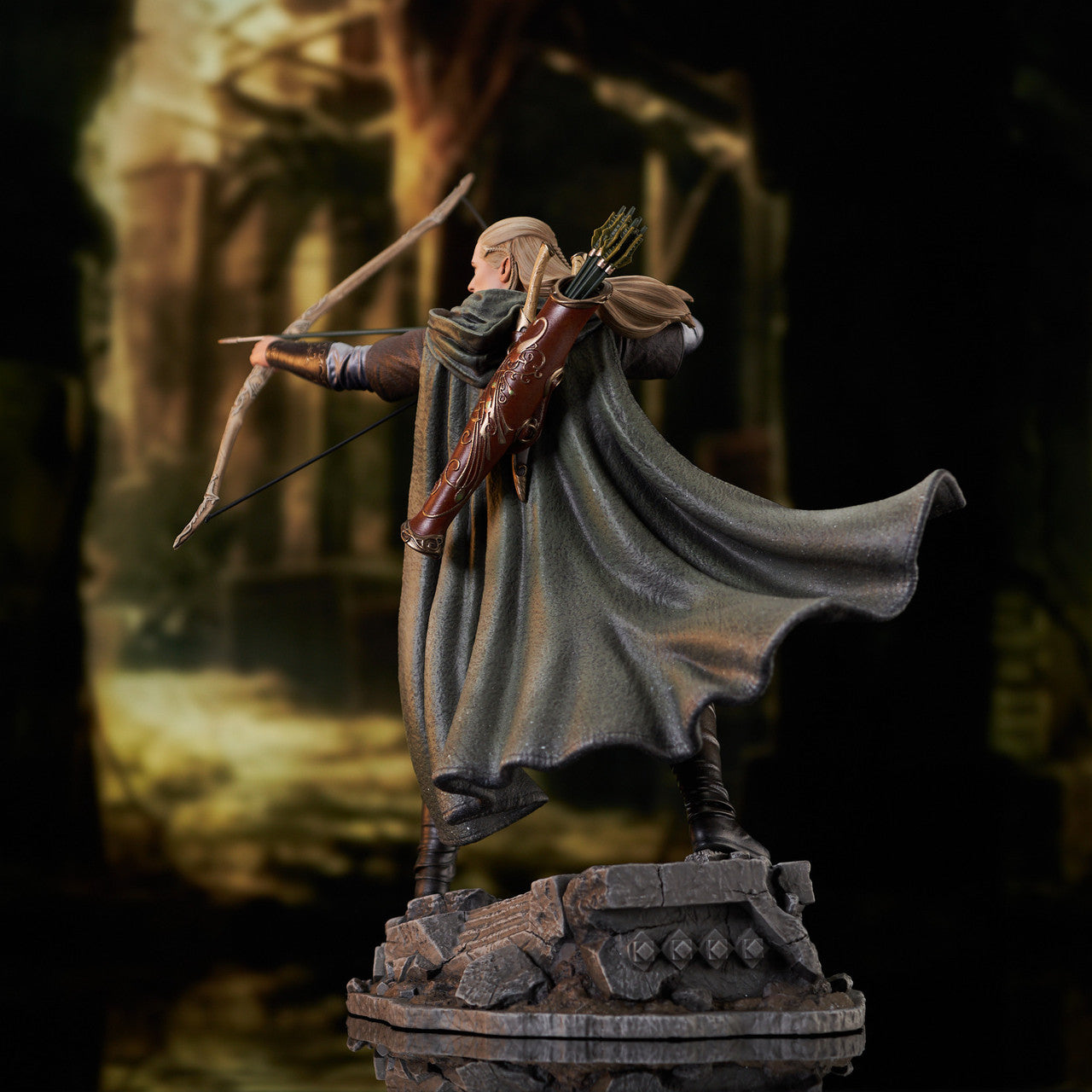 Diamond Select Toys Statue Gallery Diorama: The Lord Of The Rings - Legolas Deluxe 10 Pulgadas