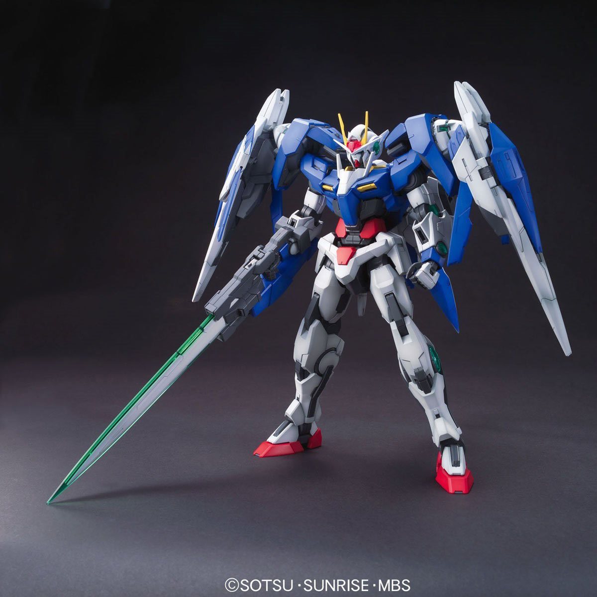 Bandai Hobby Gunpla Master Grade Model Kit: Mobile Suit Gundam 00 - Raiser Escala 1/100