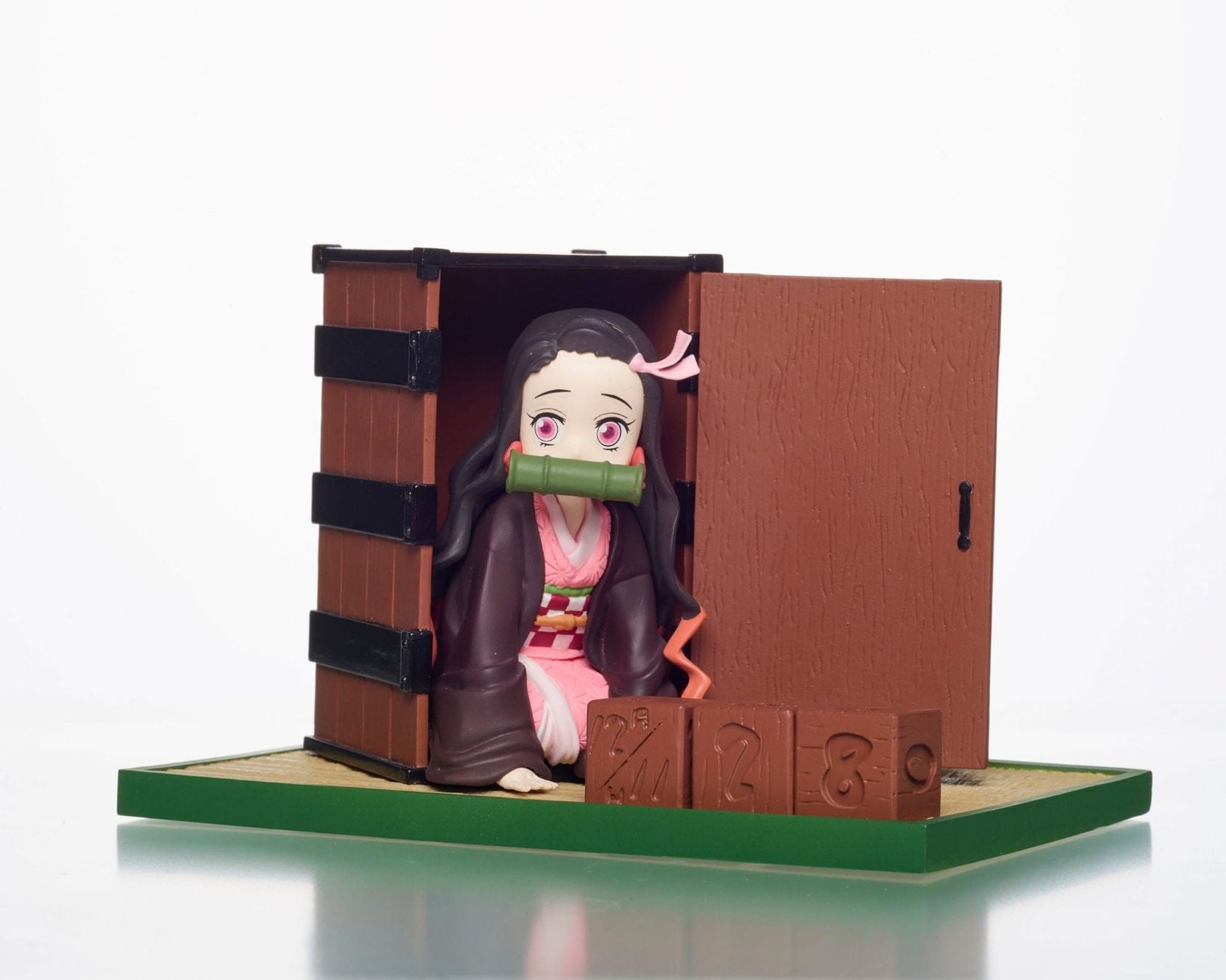 Taito Prize Figure Perpetual Calendar: Demon Slayer Kimetsu No Yaiba - Kamado Nezuko